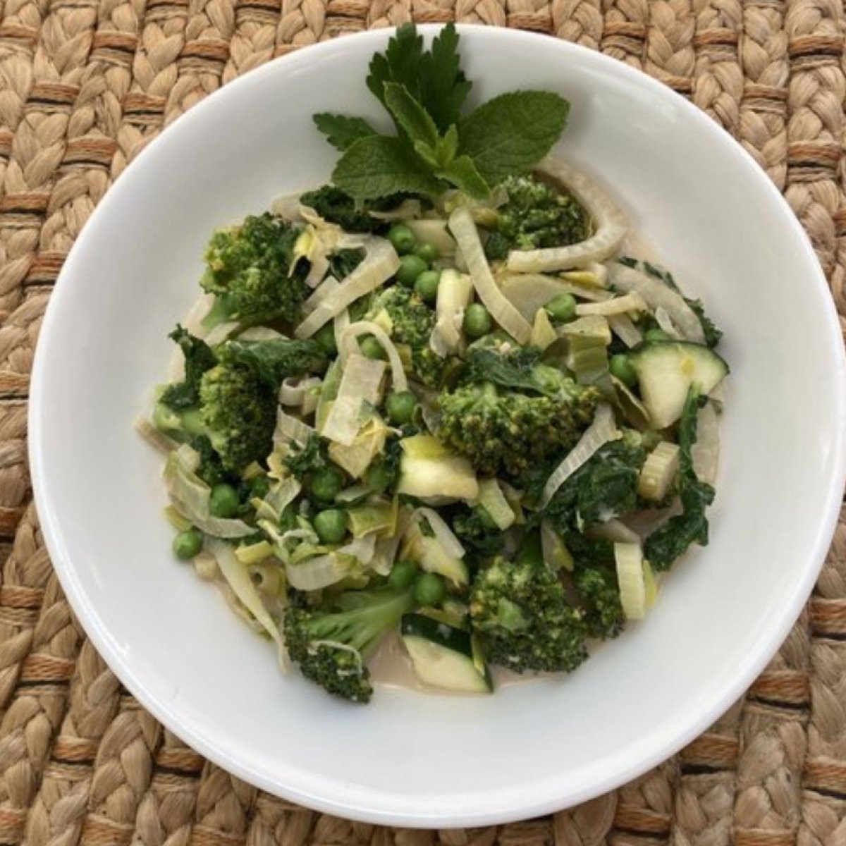 Oshomo Green Goddess Salad - Oshomo